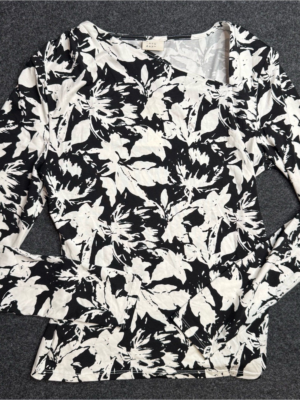 New Small. a new day Black and White Floral Long-Sleeve Top